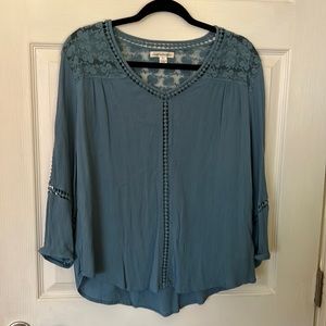 Blue 3/4 sleeve women’s blouse size large brand- john Paul Richard